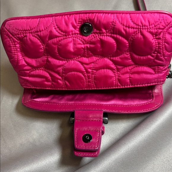 Coach Fushia Quilted Wristlet - Picture 10 of 11